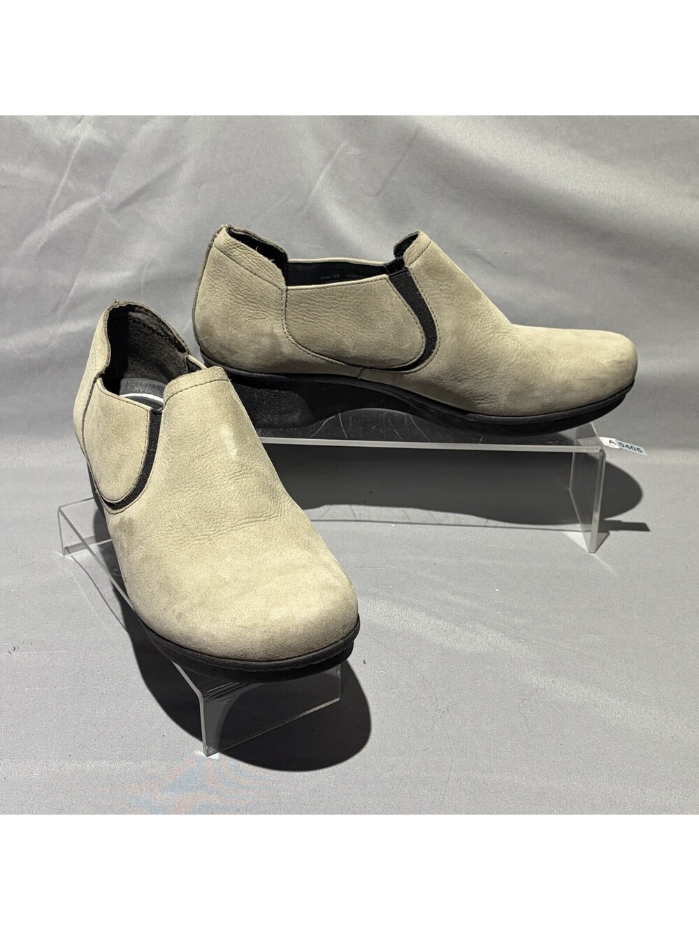 Dansko Lynn Beige Nubuck Leather Clogs Shoes Slip-On womens shoes size 39 /8.5-9